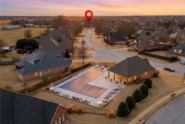 6426 44th Street, Rogers, AR 72758