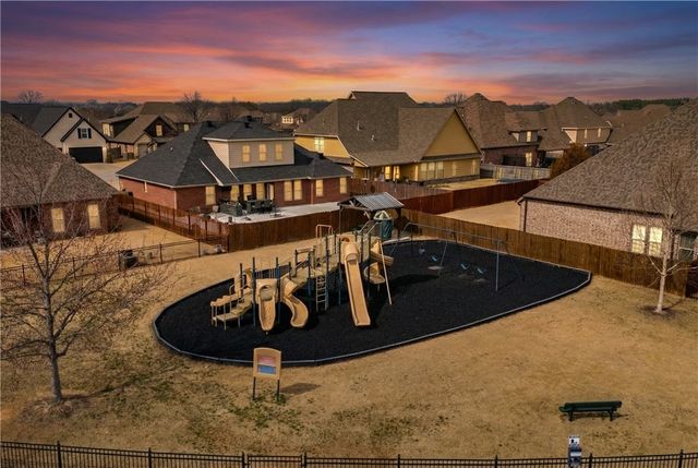 6426 44th Street, Rogers, AR 72758