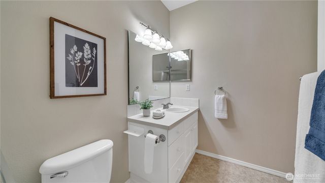 2104 Palisade Boulevard #B-7, Dupont, WA 98327