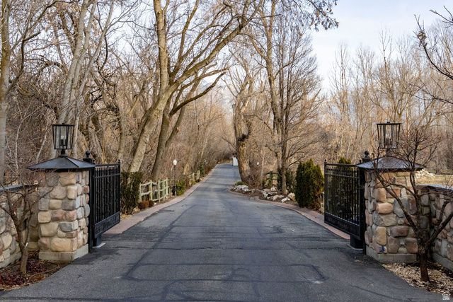 986 E WHEELER FARM CV, Salt Lake City, UT 84121