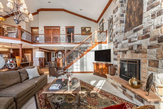 986 E WHEELER FARM CV, Salt Lake City, UT 84121