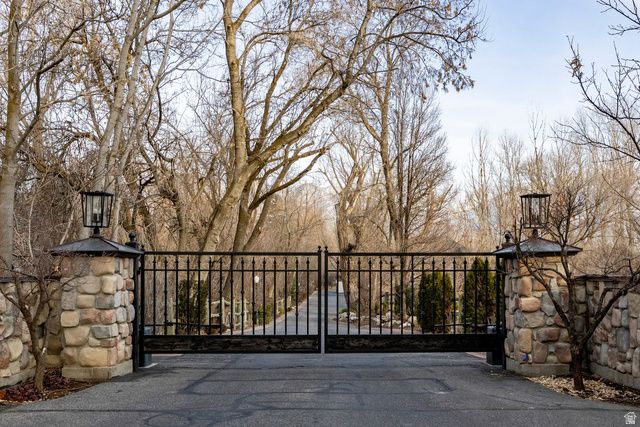 986 E WHEELER FARM CV, Salt Lake City, UT 84121