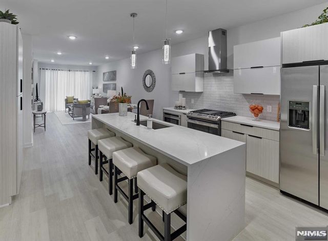 8 Tice Road 110, Franklin Lakes, NJ 07417