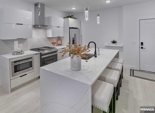 8 Tice Road 110, Franklin Lakes, NJ 07417