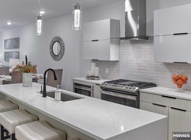 8 Tice Road 110, Franklin Lakes, NJ 07417