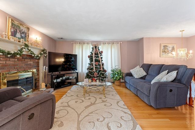 255 Mckeon Dr, North Attleboro, MA 02760