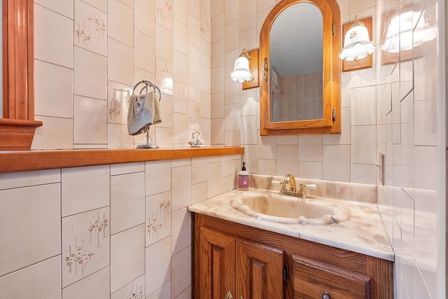 255 Mckeon Dr, North Attleboro, MA 02760