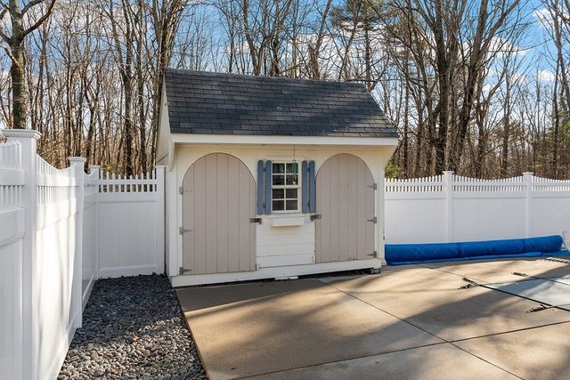 255 Mckeon Dr, North Attleboro, MA 02760