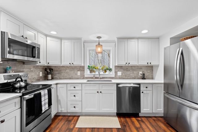 28 Little Pond Rd, Plymouth, MA 02360