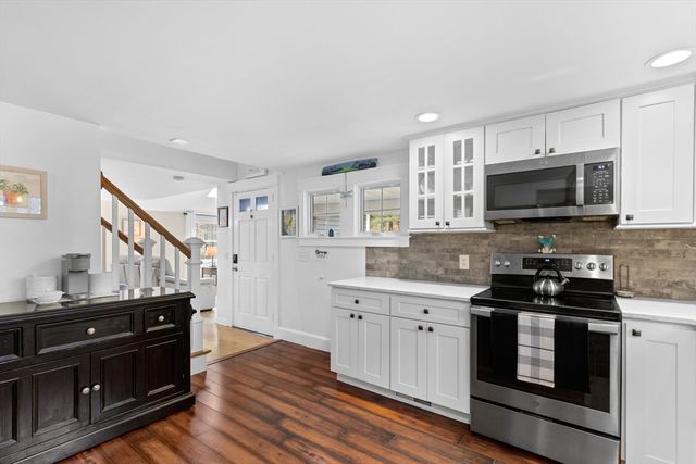 28 Little Pond Rd, Plymouth, MA 02360