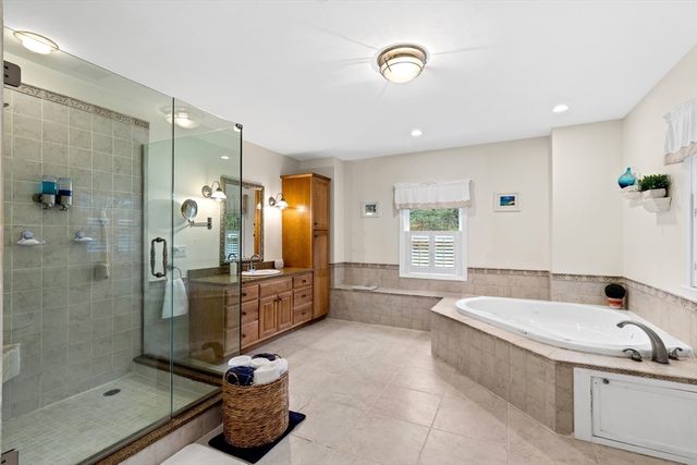 28 Little Pond Rd, Plymouth, MA 02360