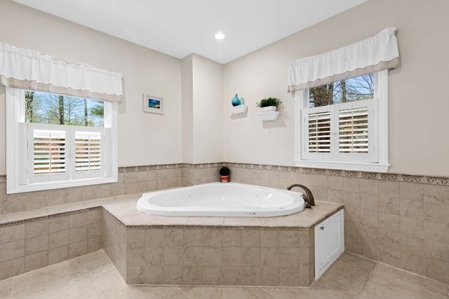 28 Little Pond Rd, Plymouth, MA 02360