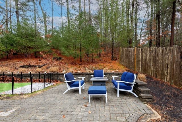 28 Little Pond Rd, Plymouth, MA 02360