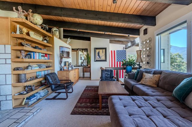 2850 Quail Run Road, Talent, OR 97540