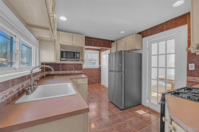 1357 Langdon Boulevard, Rockville Centre, NY 11570