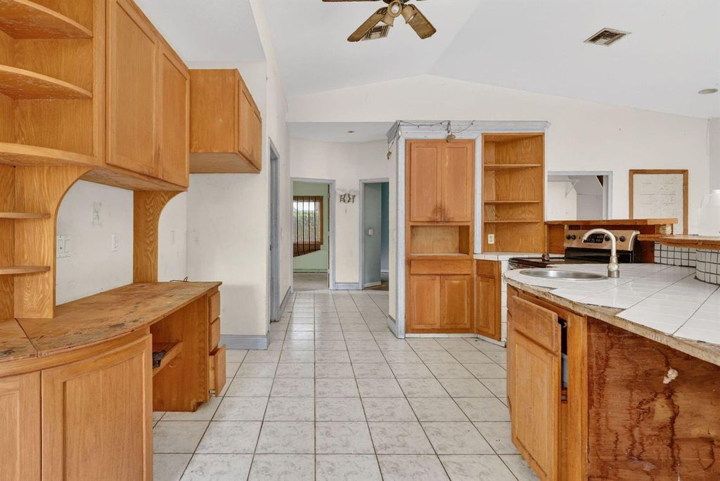 Image 11 of property listing at 968 NE Kubin Avenue, Jensen Beach, FL 34957