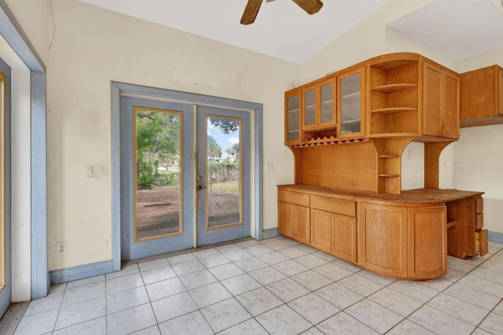 Image 13 of property listing at 968 NE Kubin Avenue, Jensen Beach, FL 34957