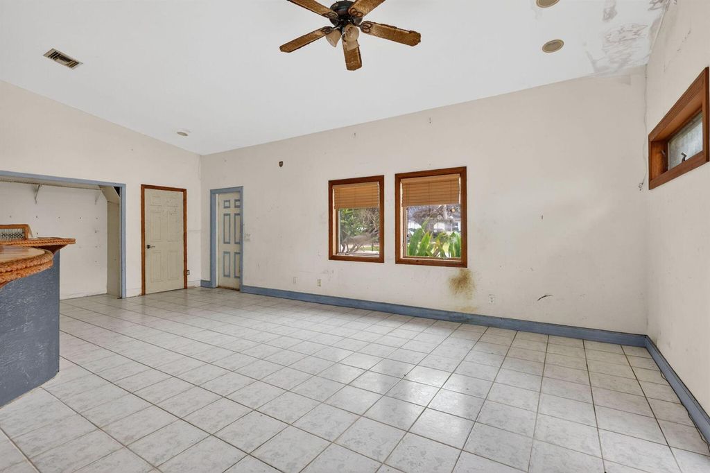 Image 16 of property listing at 968 NE Kubin Avenue, Jensen Beach, FL 34957