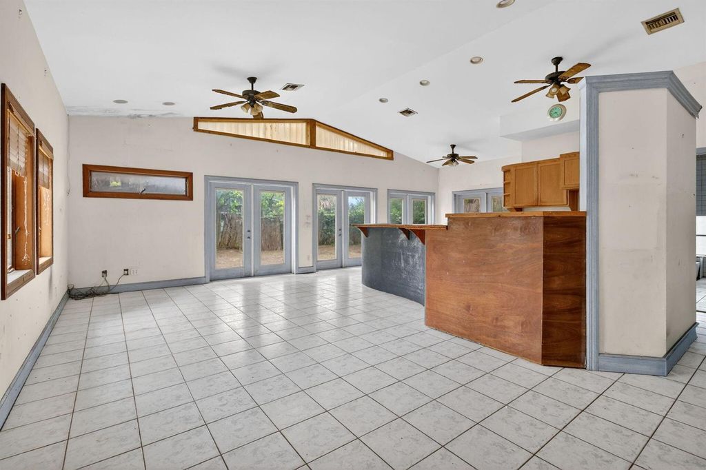 Image 19 of property listing at 968 NE Kubin Avenue, Jensen Beach, FL 34957