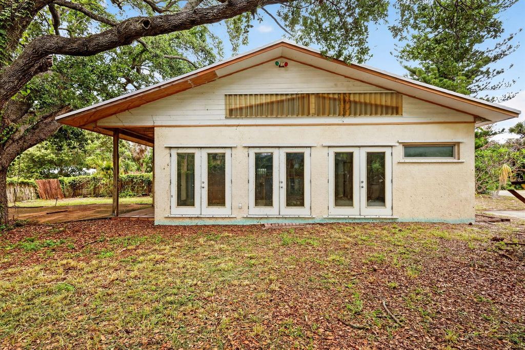 Image 2 of property listing at 968 NE Kubin Avenue, Jensen Beach, FL 34957