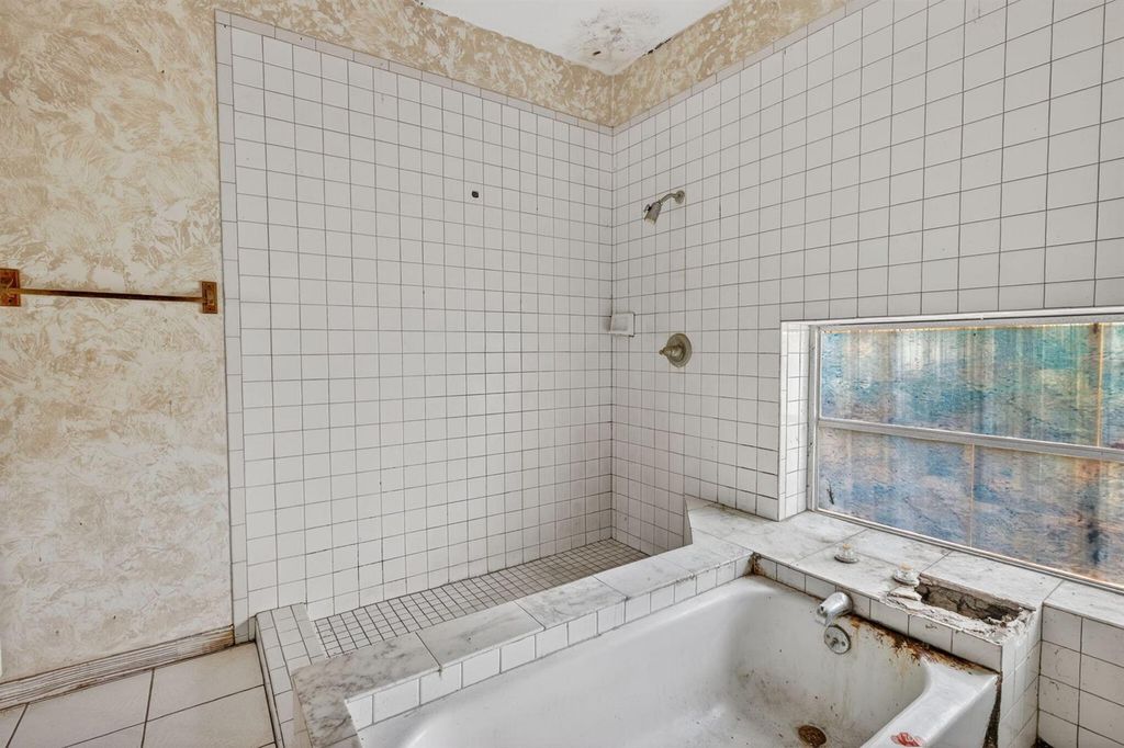 Image 22 of property listing at 968 NE Kubin Avenue, Jensen Beach, FL 34957