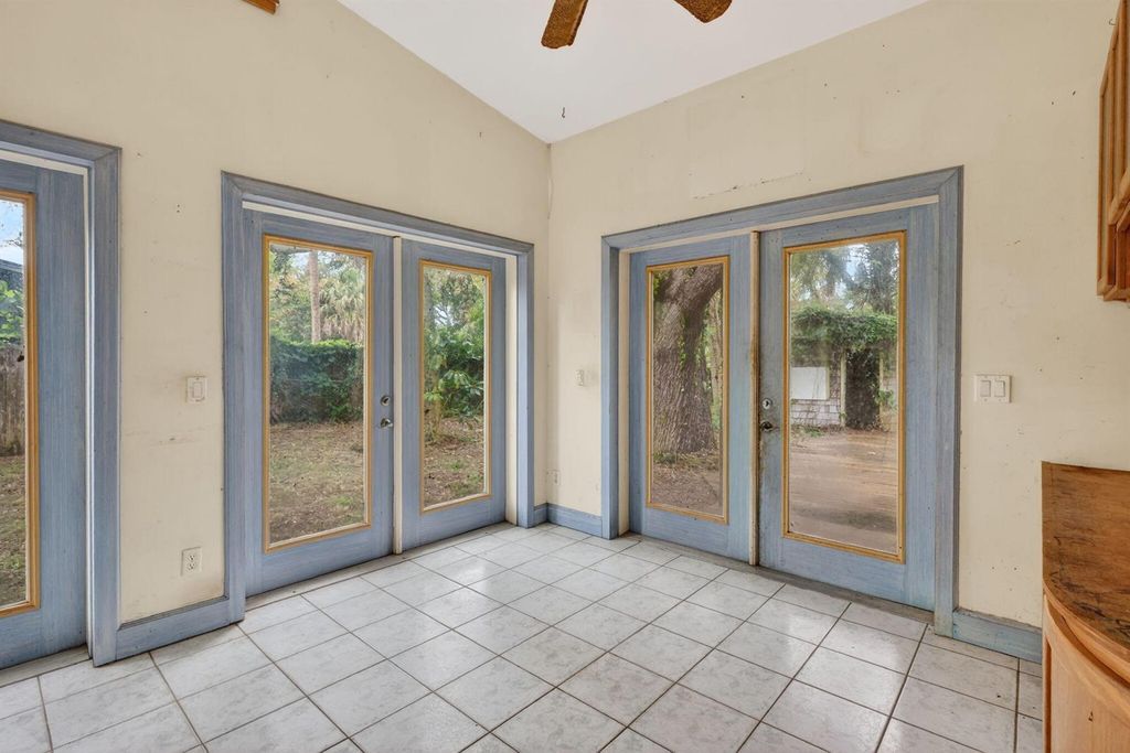 Image 28 of property listing at 968 NE Kubin Avenue, Jensen Beach, FL 34957