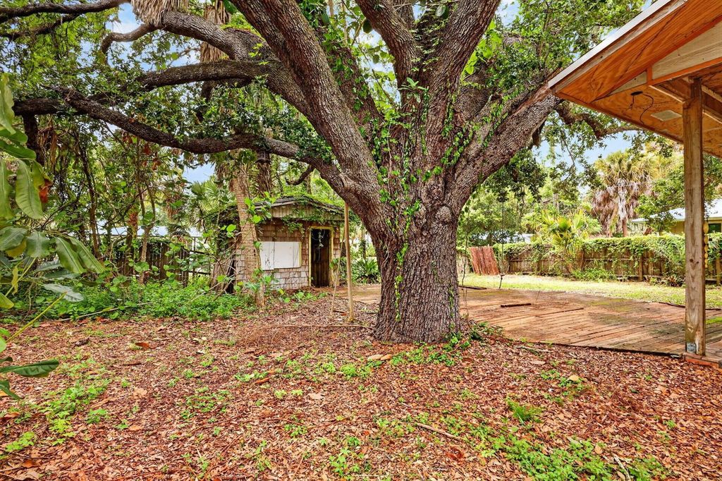Image 3 of property listing at 968 NE Kubin Avenue, Jensen Beach, FL 34957