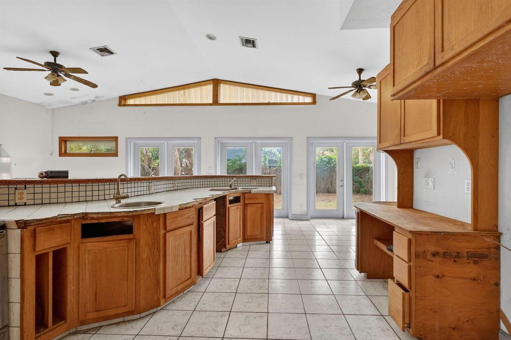 Image 6 of property listing at 968 NE Kubin Avenue, Jensen Beach, FL 34957