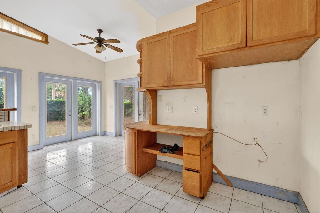 Image 8 of property listing at 968 NE Kubin Avenue, Jensen Beach, FL 34957