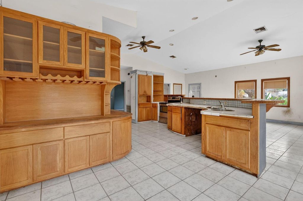 Image 9 of property listing at 968 NE Kubin Avenue, Jensen Beach, FL 34957
