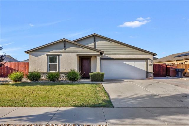 2216 Chism Avenue, Tulare, CA 93274