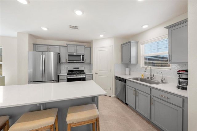 2216 Chism Avenue, Tulare, CA 93274