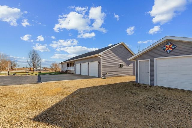 2849 262nd Street, Dewitt, IA 52742