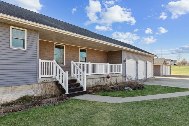 2849 262nd Street, Dewitt, IA 52742