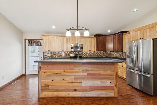 2849 262nd Street, Dewitt, IA 52742