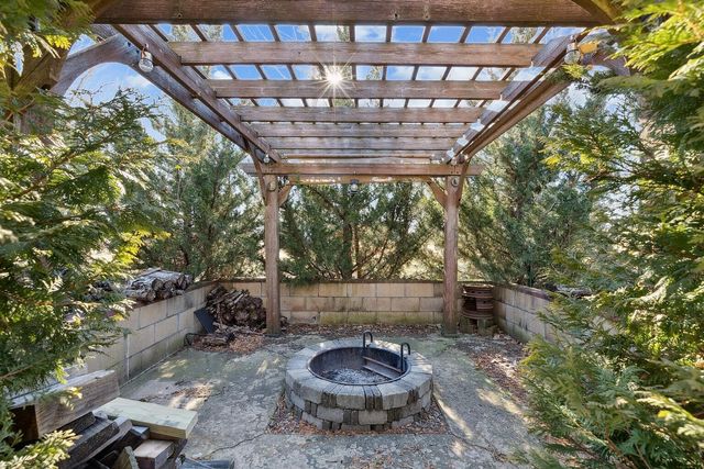 2849 262nd Street, Dewitt, IA 52742