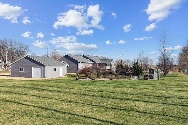 2849 262nd Street, Dewitt, IA 52742