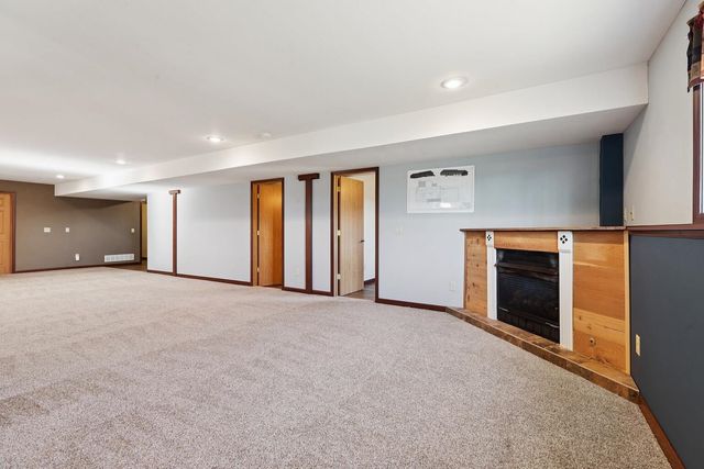 2849 262nd Street, Dewitt, IA 52742