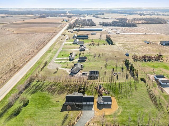 2849 262nd Street, Dewitt, IA 52742