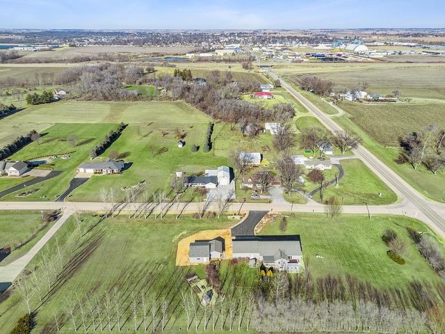 2849 262nd Street, Dewitt, IA 52742