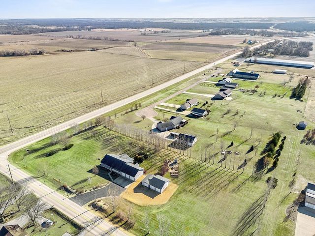 2849 262nd Street, Dewitt, IA 52742