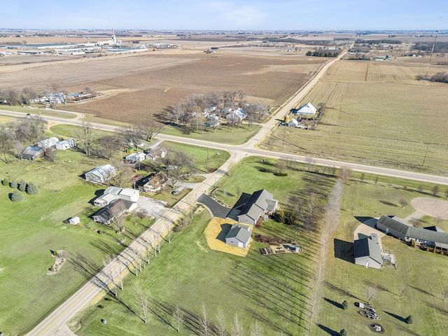 2849 262nd Street, Dewitt, IA 52742