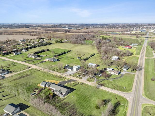 2849 262nd Street, Dewitt, IA 52742