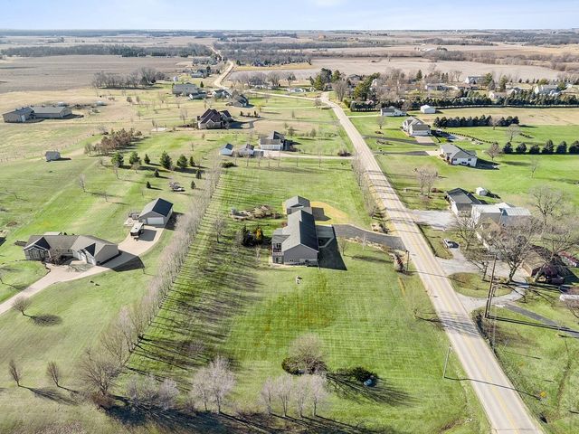 2849 262nd Street, Dewitt, IA 52742