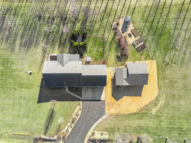 2849 262nd Street, Dewitt, IA 52742