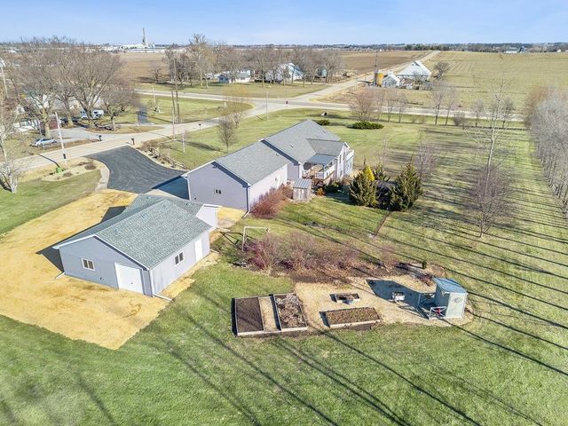 2849 262nd Street, Dewitt, IA 52742