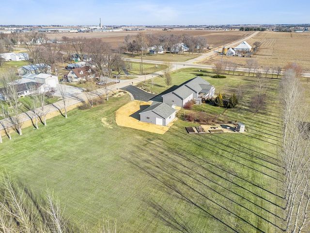 2849 262nd Street, Dewitt, IA 52742
