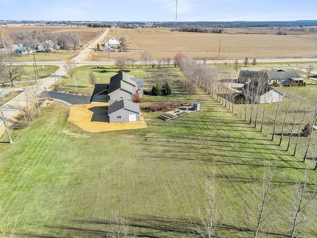 2849 262nd Street, Dewitt, IA 52742