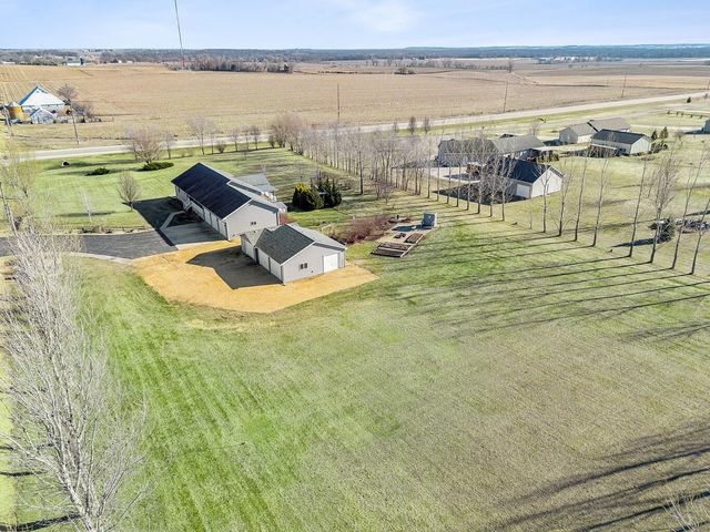 2849 262nd Street, Dewitt, IA 52742
