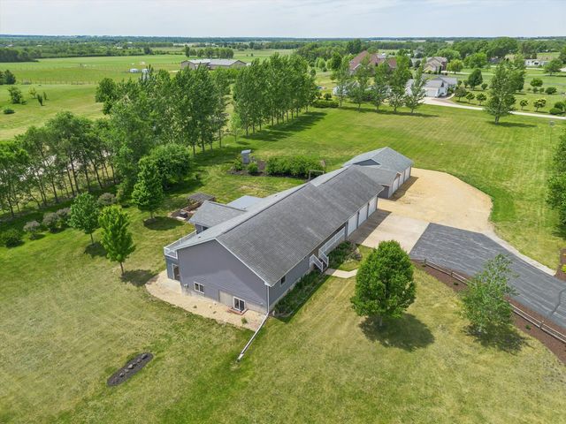 2849 262nd Street, De Witt, IA 52742